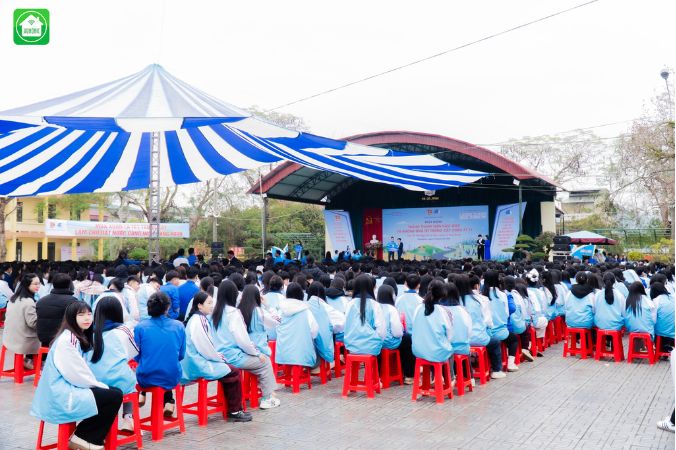 hunonic cùng thanh niên xóa nhà tạm 